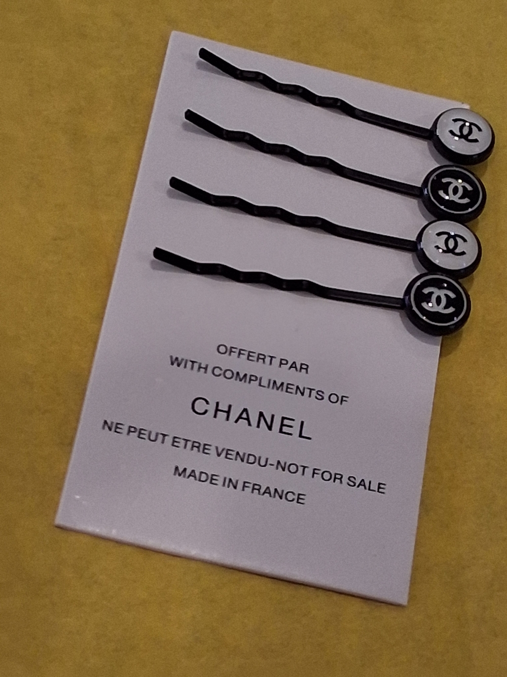 Chanel GWP Logo Black & White Bobby Pin Set. - Picture 3 of 4